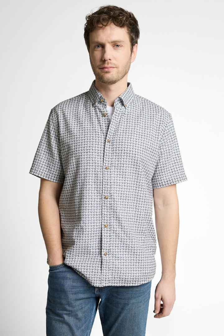 Vue de face chemise imprimée Tom Tailor pour homme en bleu, manches courtes - Valérie Simon
