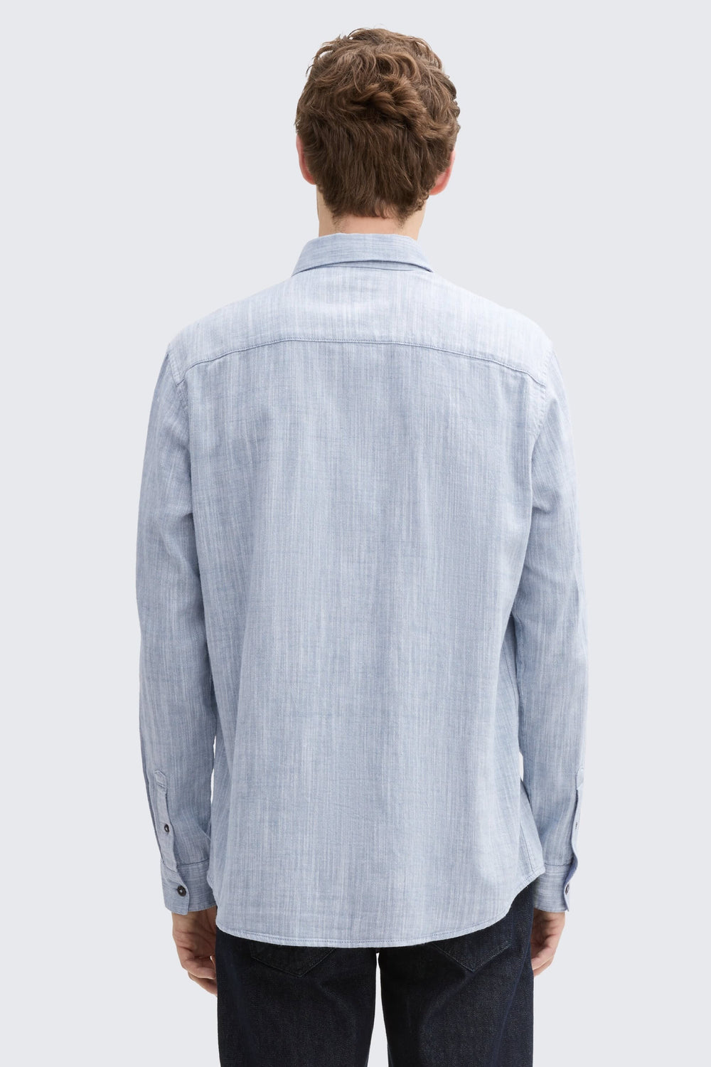 Front view of a blue Tom Tailor men's chambray-style sport shirt with white button details - Valérie Simon
