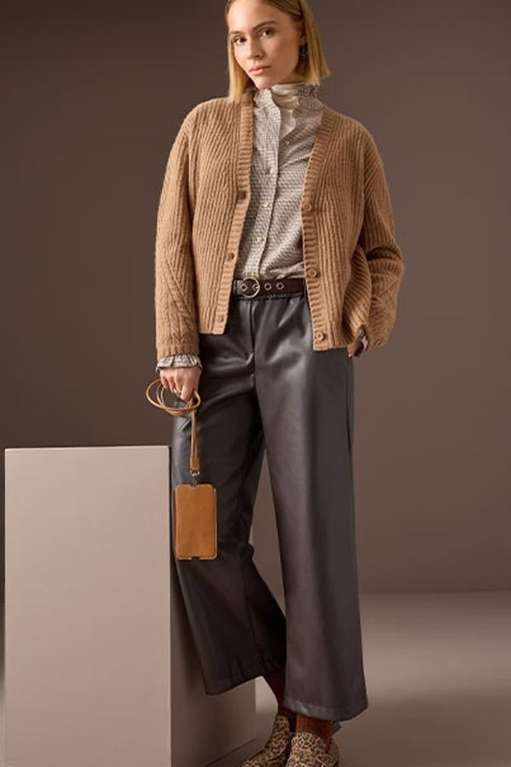 Front view of the women&