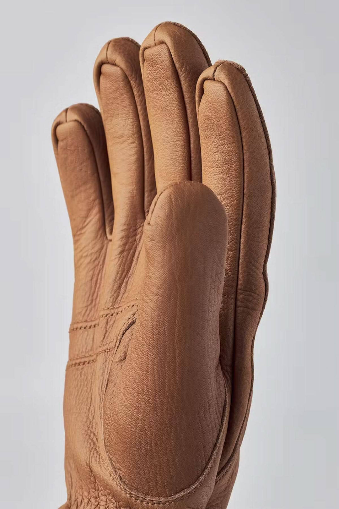 Gant de cuir Tore en peau de cerf, geste de la main, confort et style pour l'hiver.