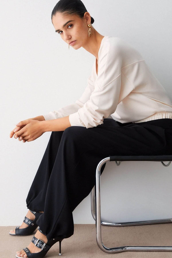 Pantalon large à plis avec taille contrastante