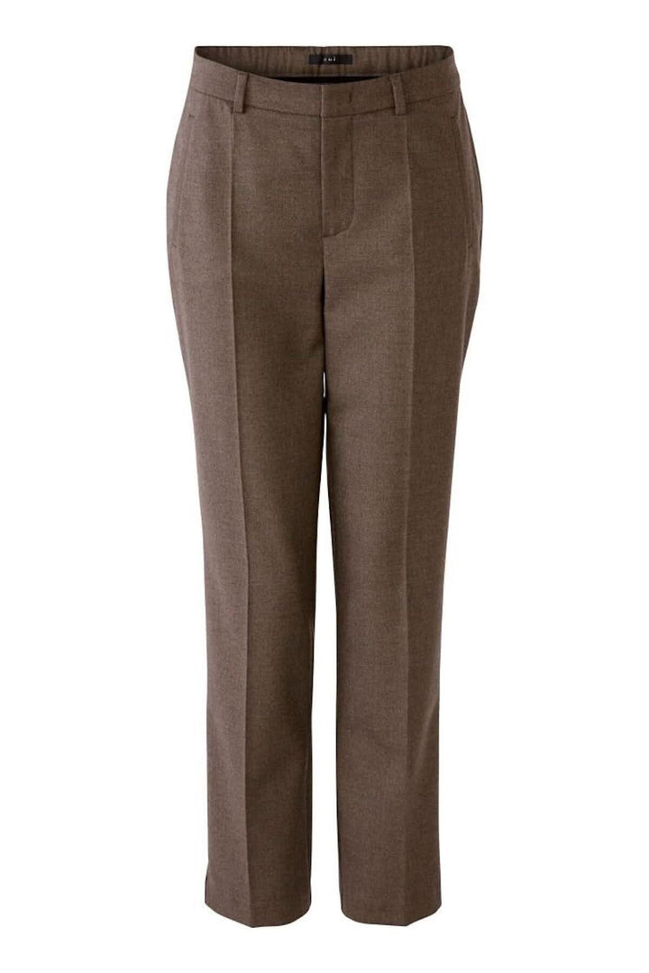 Pantalon droit classiquement conçu en viscose, coupe étroite, légèrement raccourci, couleur brune.