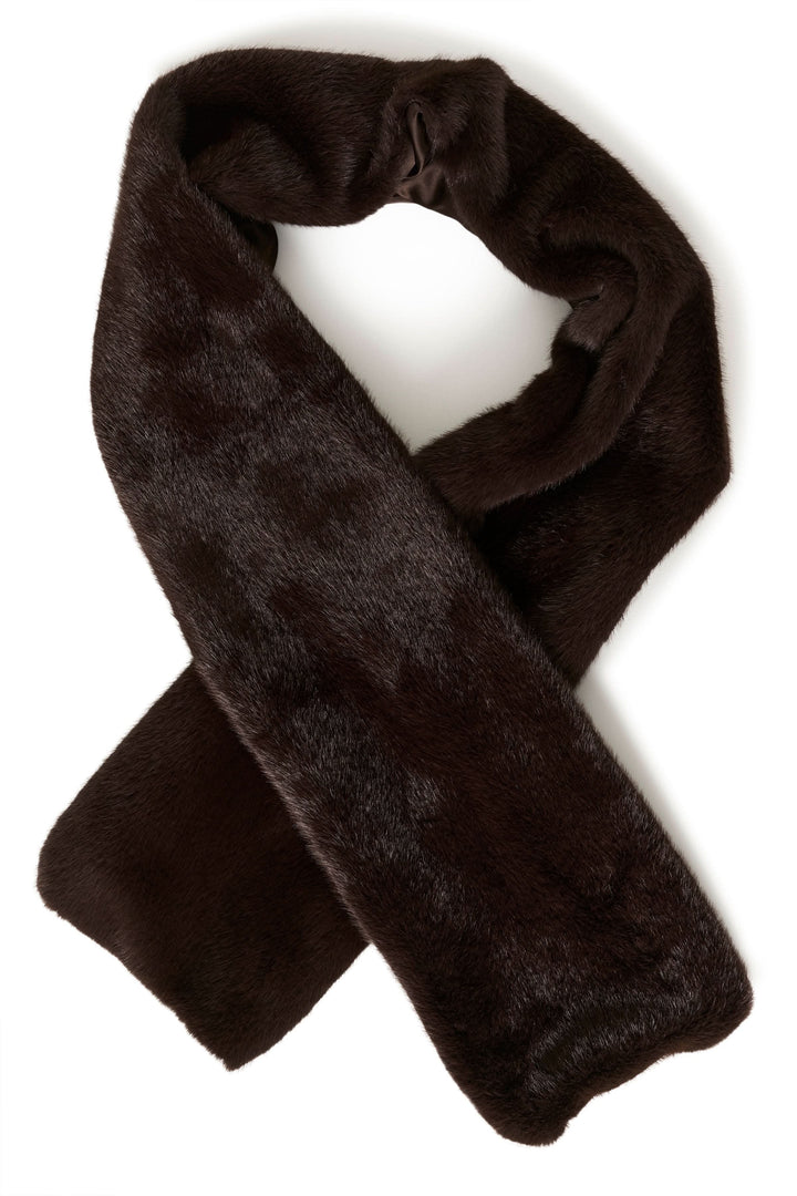 Foulard Zabelle en fausse fourrure douce et volumineuse vue de face pour femme Inwear