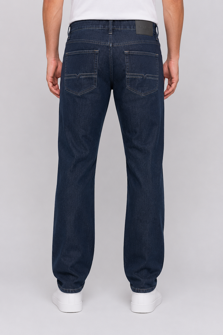 Classic straight-leg jeans Fit