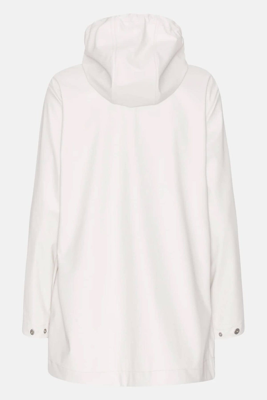 Imperméable blanc à capuche avec coutures soudées, arrière visible, style contemporain et tissu imperméable.