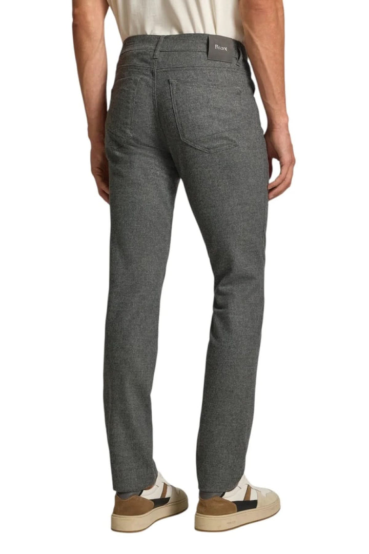 Jean en flanelle à coupe ajustée, flanelle douce et texturée, homme, vue arrière, style chic et décontracté.