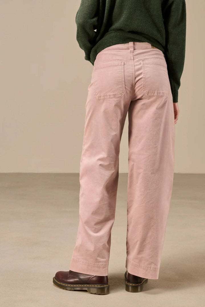 Front view of Nile women&