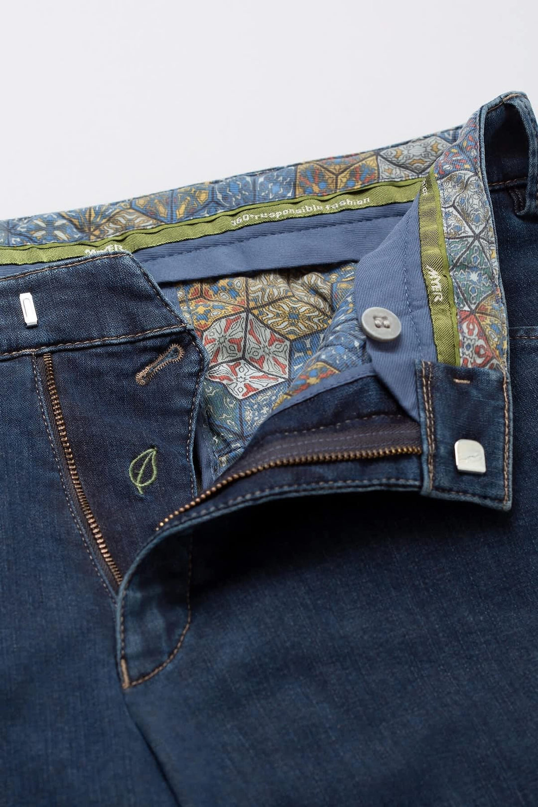 Side view of Jean Meyer men&