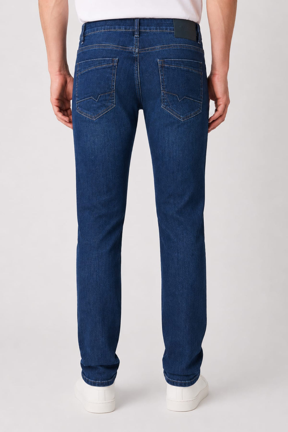 Side view of Black Bull men's light gray jeans Fit (right) with visible back label - Valérie Simon