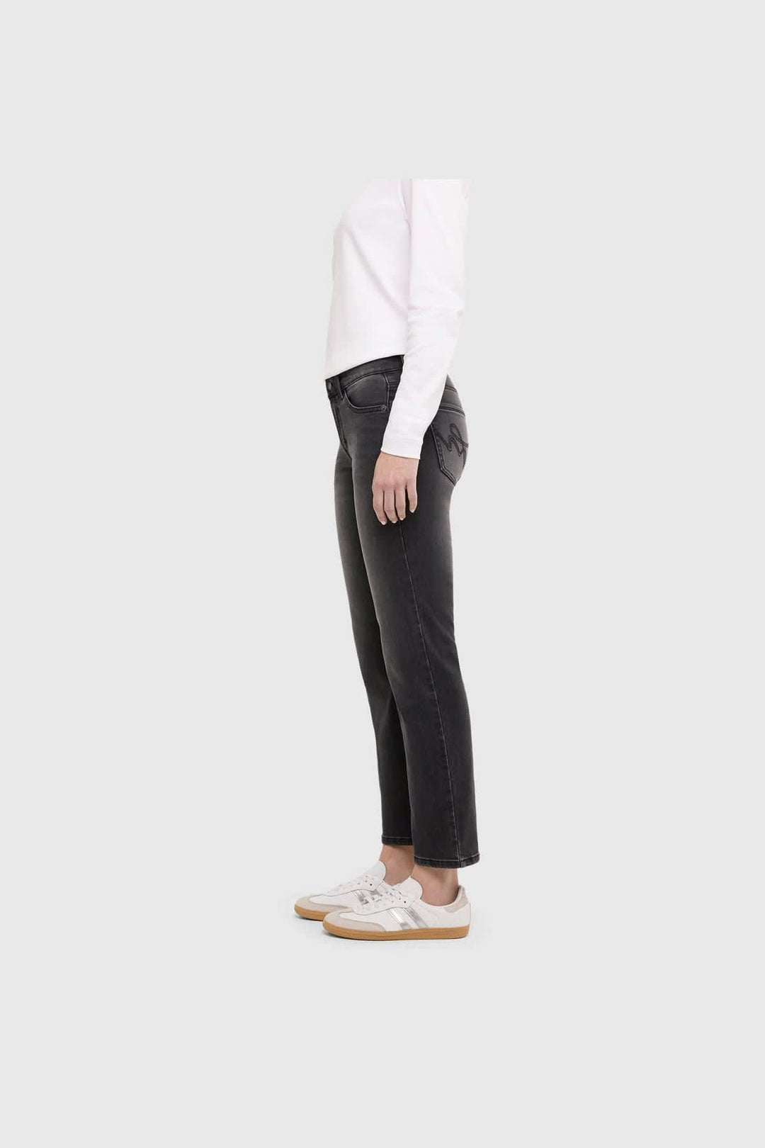 Front view of CARRIE cropped straight-leg jeans for women by Mac Jeans