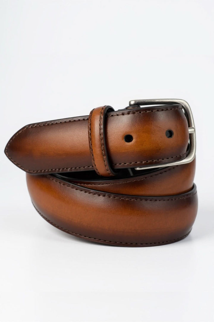 Ceinture élégante en cuir teinté