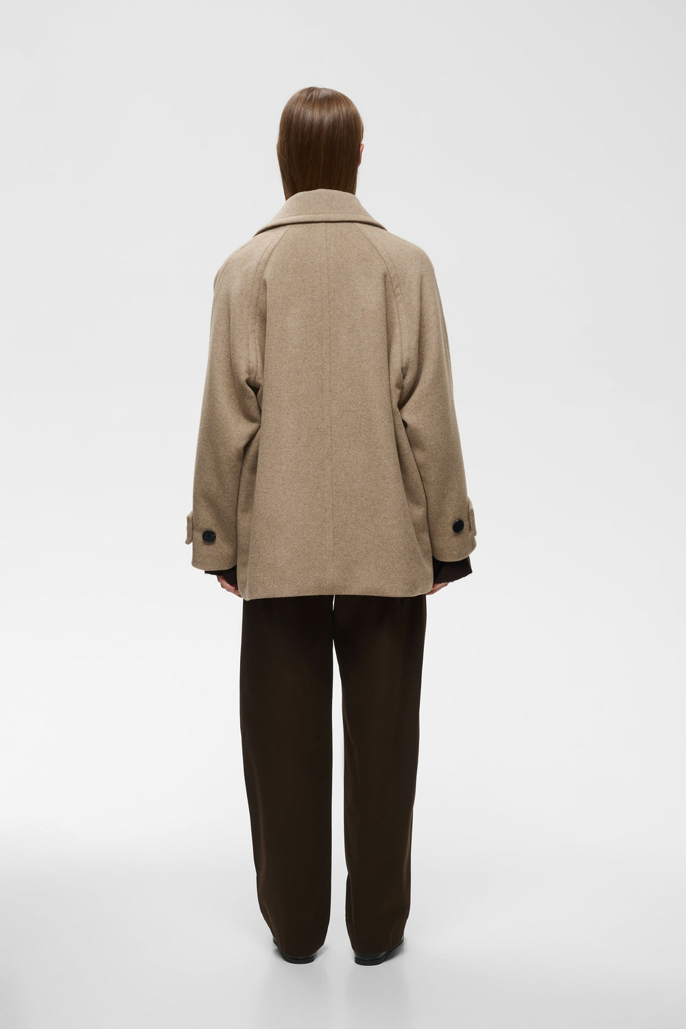 Manteau court Thora Minona à coupe ample et col classique vue de face pour femme Inwear