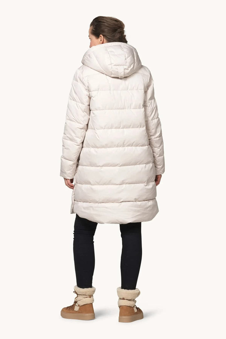 Manteau d’hiver matelassé long à capuchon vue de face pour femme Ilse Jacobsen
