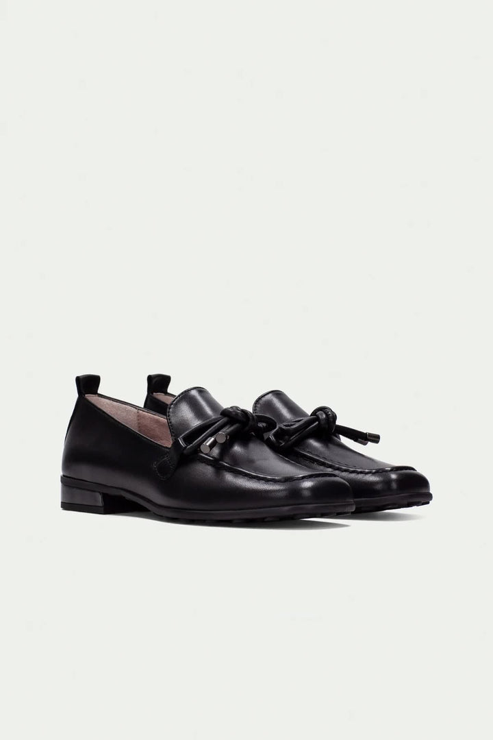 Genova leather loafers with a knotted detail, front view, for women by Hispanitas