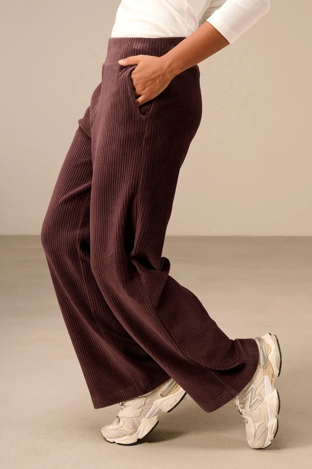 Nile women's wide-leg corduroy jogger pants