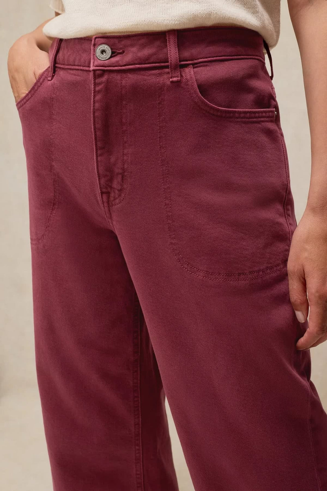 Front view of cropped wide-leg denim pants White Stuff in light blue - Valérie Simon