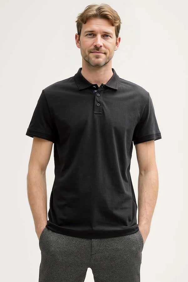 Front view of a white Tom Tailor men&