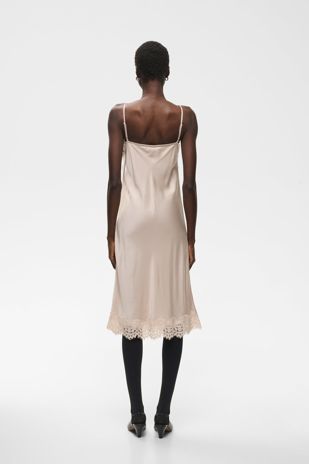 Robe midi satinée à dentelle florale vue de face pour femme Inwear