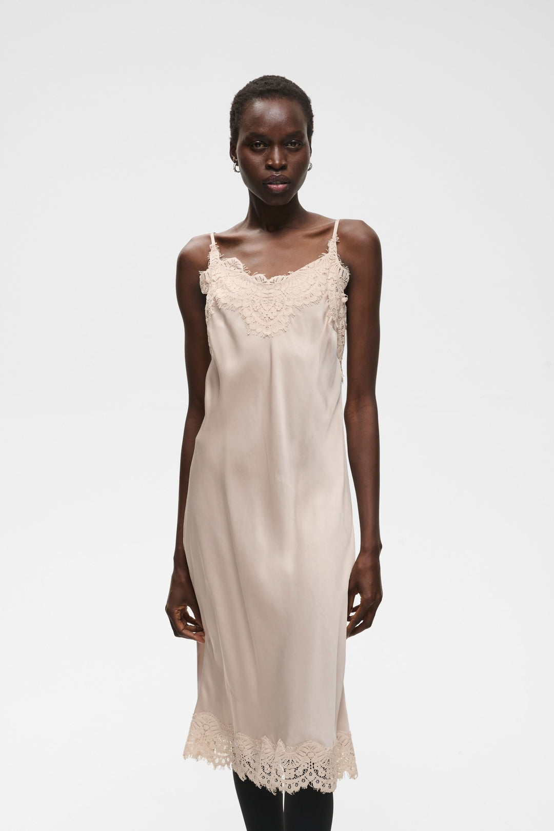 Robe midi Orah satinée à dentelle florale vue de face pour femme Inwear