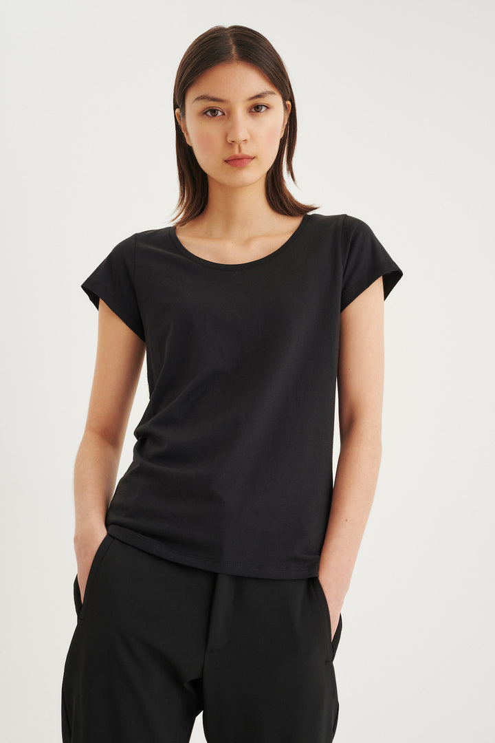 Rena round neck t-shirt
