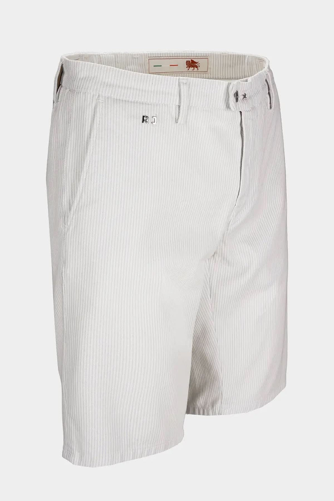 Side view of Tramarossa men&