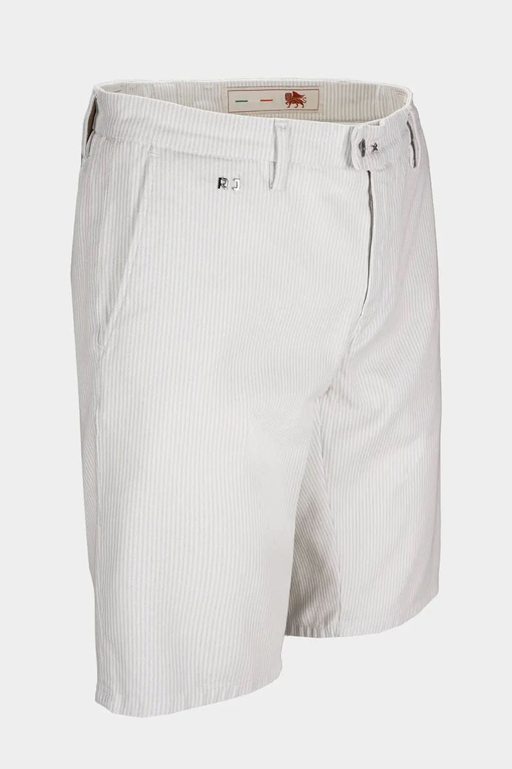 Side view of Tramarossa men&