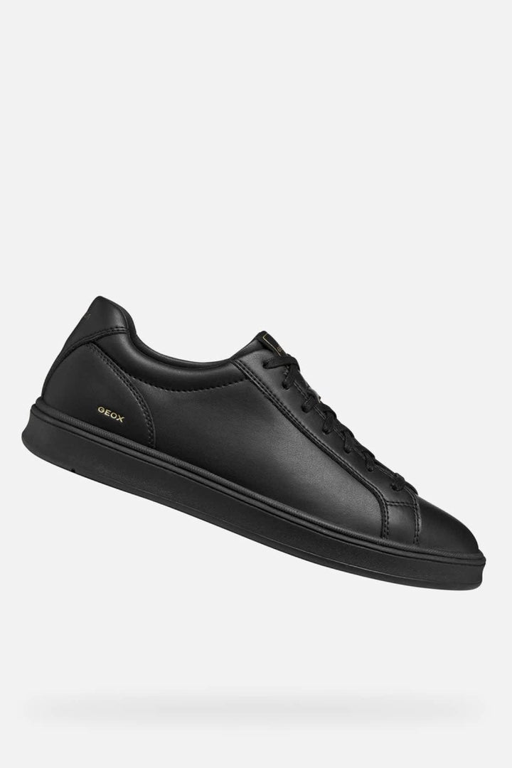 Vue de côté sneaker en cuir noir à lacets Geox pour homme avec semelle blanche - Valérie Simon