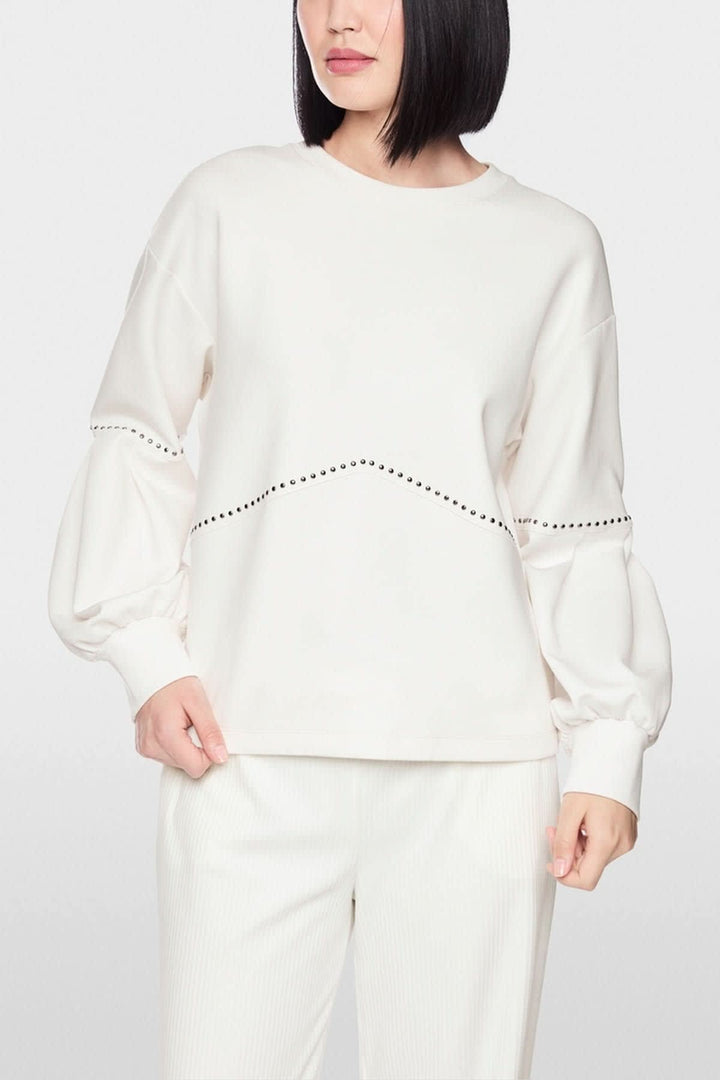 Front view of the women&