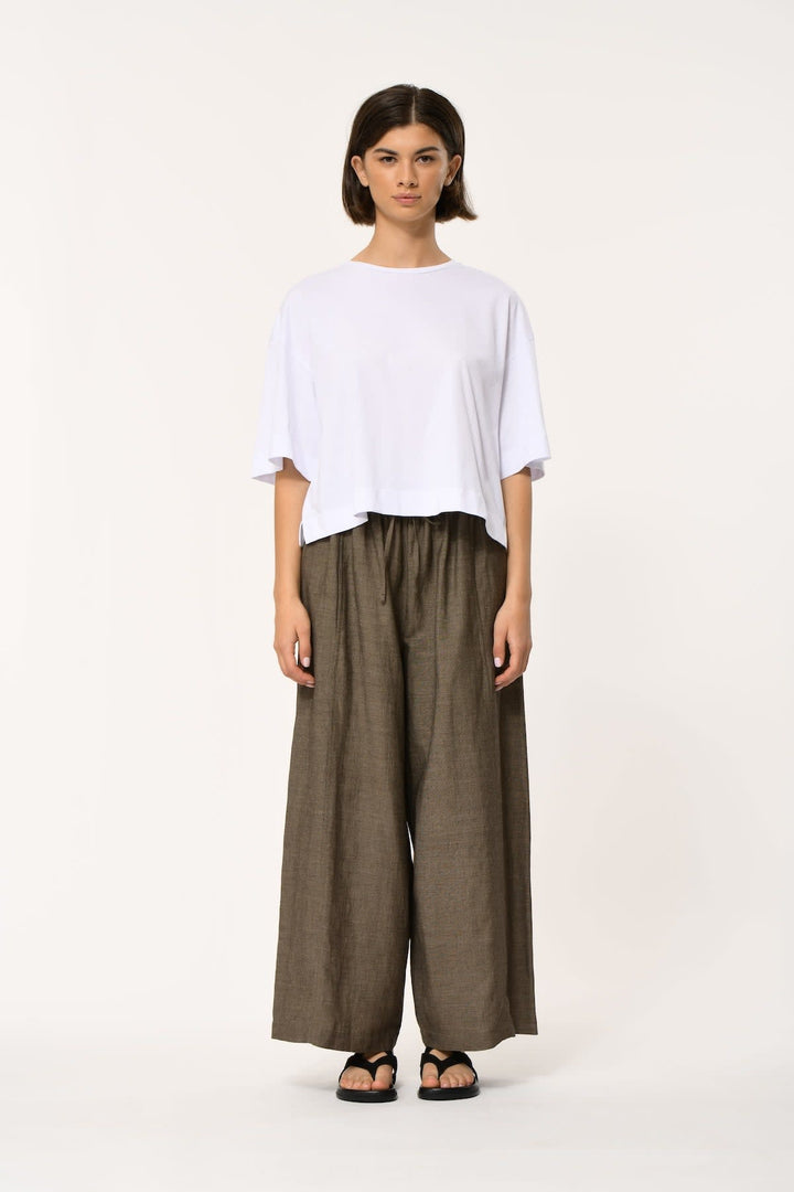 Vue frontale T-shirt ample Humility pour femme blanc avec manches courtes - Valérie Simon