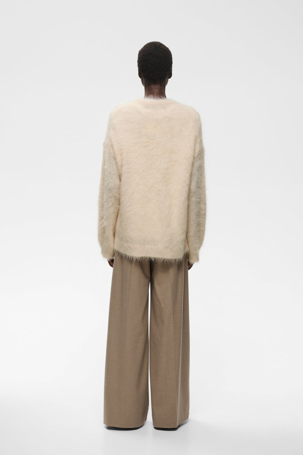 Tricot Pello duveteux à col rond vue de face pour femme Inwear