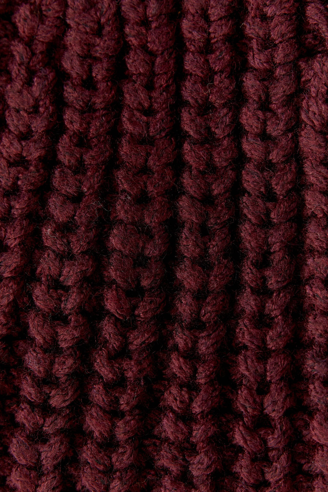 Tuque en tricot côtelé à revers vue de face pour femme Oui