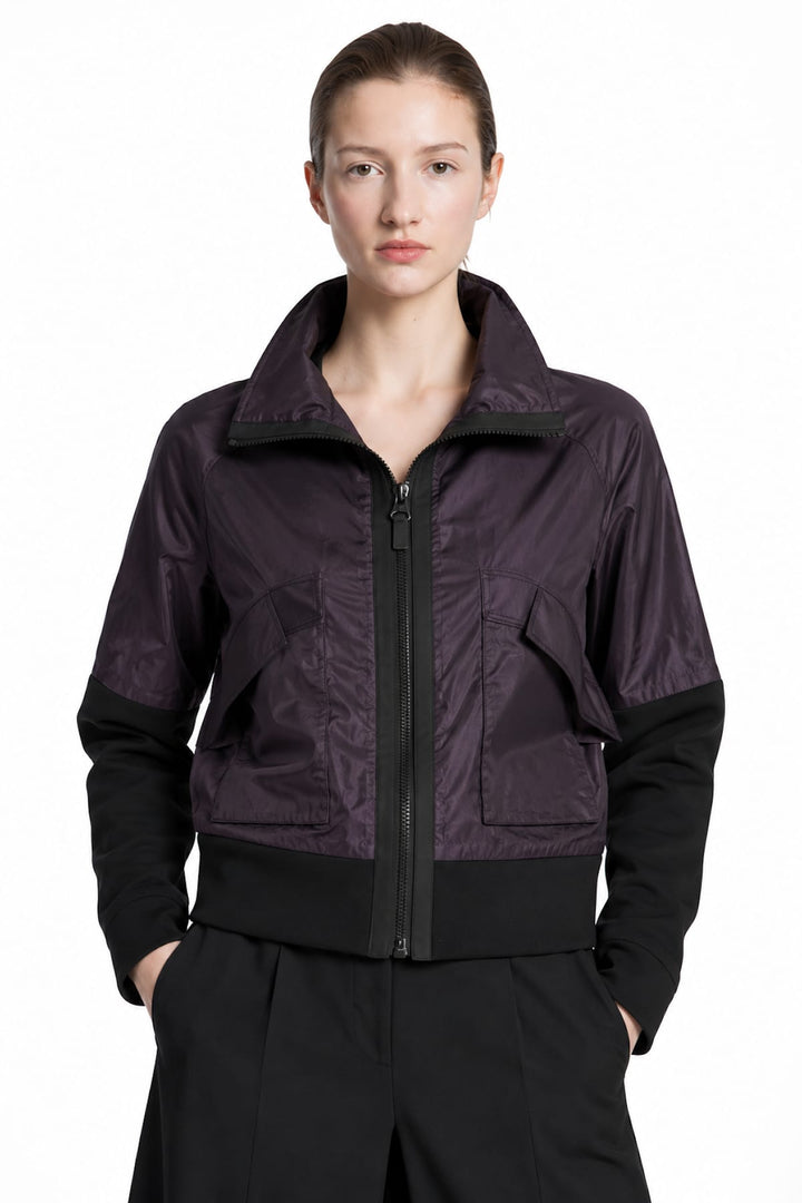 Veste courte Bire à col montant et empiècements contrastants vue de face pour femme xenia