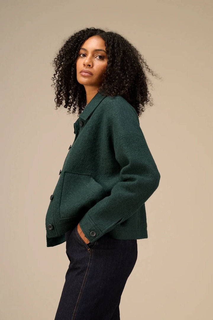 Veste courte boutonnée à col chemise pour femme Nile