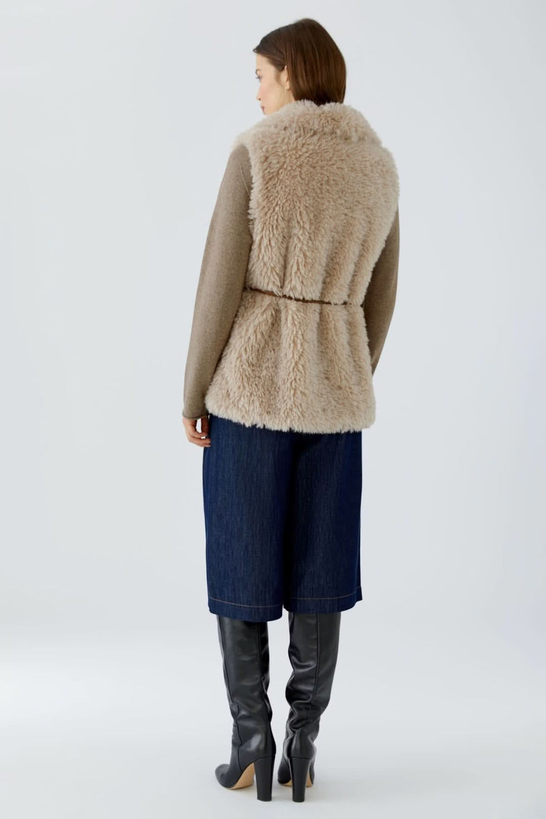 Veste sans manches en fausse fourrure vue de face pour femme Oui