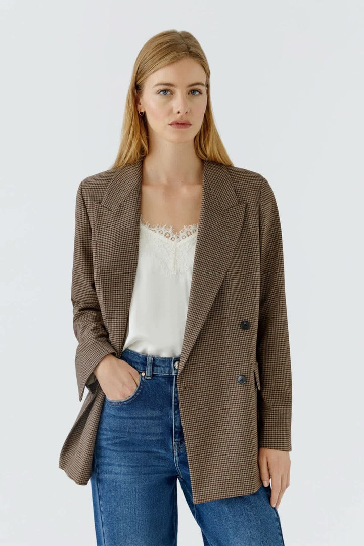 Veston à carreaux et double boutonnage vue de face pour femme Oui