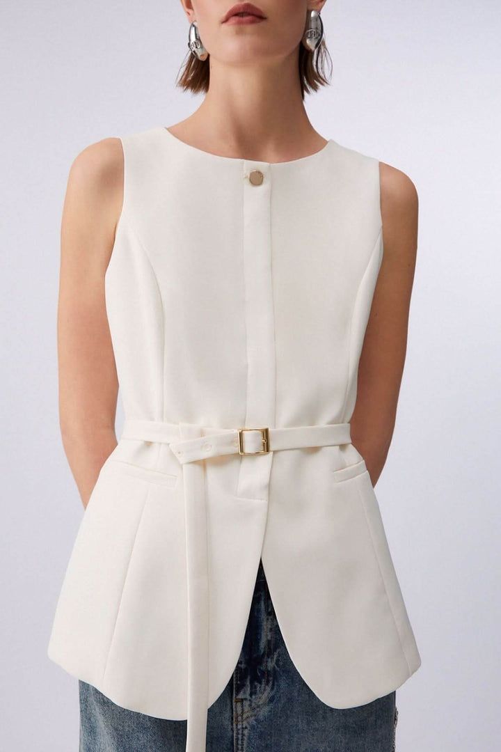 Veste sans manches avec ceinture