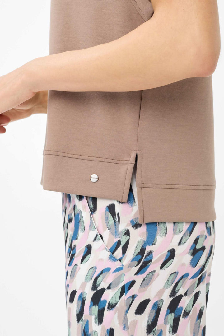 Détail du chandail Bailee, sweatshirt oversized avec encolure ronde et finition soignée sur le bas.
