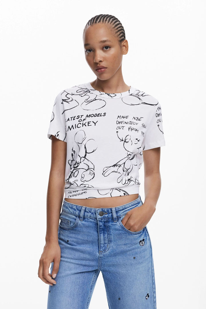 T-shirt Mickey à col rond, imprimé ludique et artistique, coupe courte et droite, style urbain.
