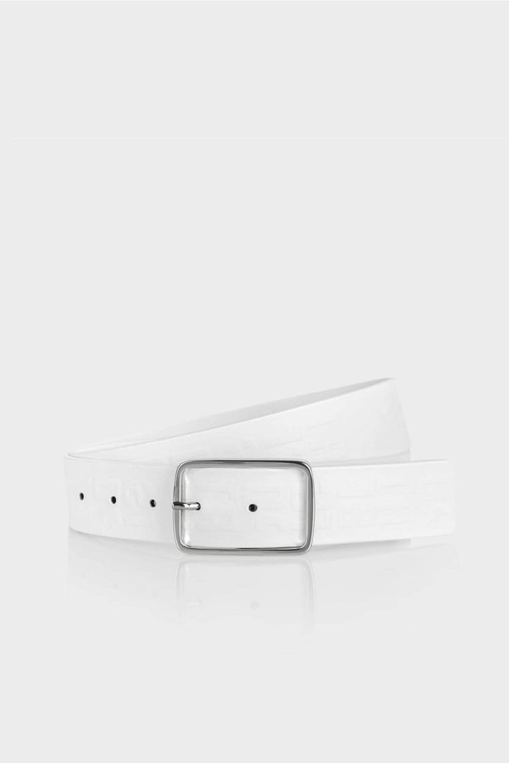 Ceinture en cuir blanche avec boucle en métal, fabriquée en Italie, 90 cm de long, 3,5 cm de large.