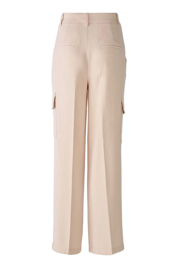 Pantalon cargo coupe large, beige avec poches latérales, style décontracté, idéal pour un look confortable.