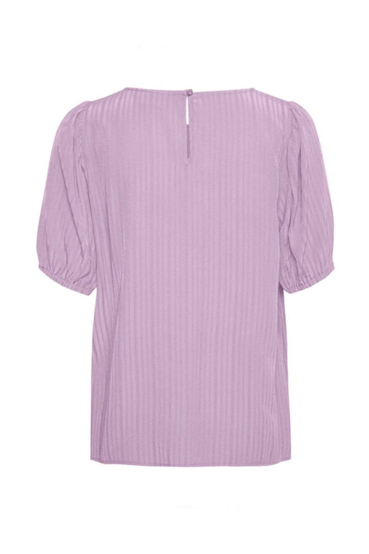 Blouse Silvia lilas, coupe régulière, dos avec fermeture et manches bouffantes, parfaite pour la saison.