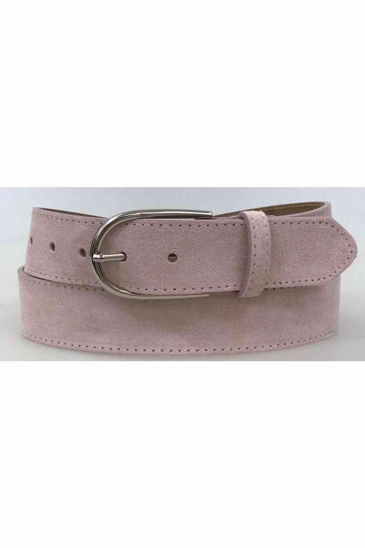 Ceinture en cuir suédé rose avec boucle en métal argenté, un accessoire tendance pour l&