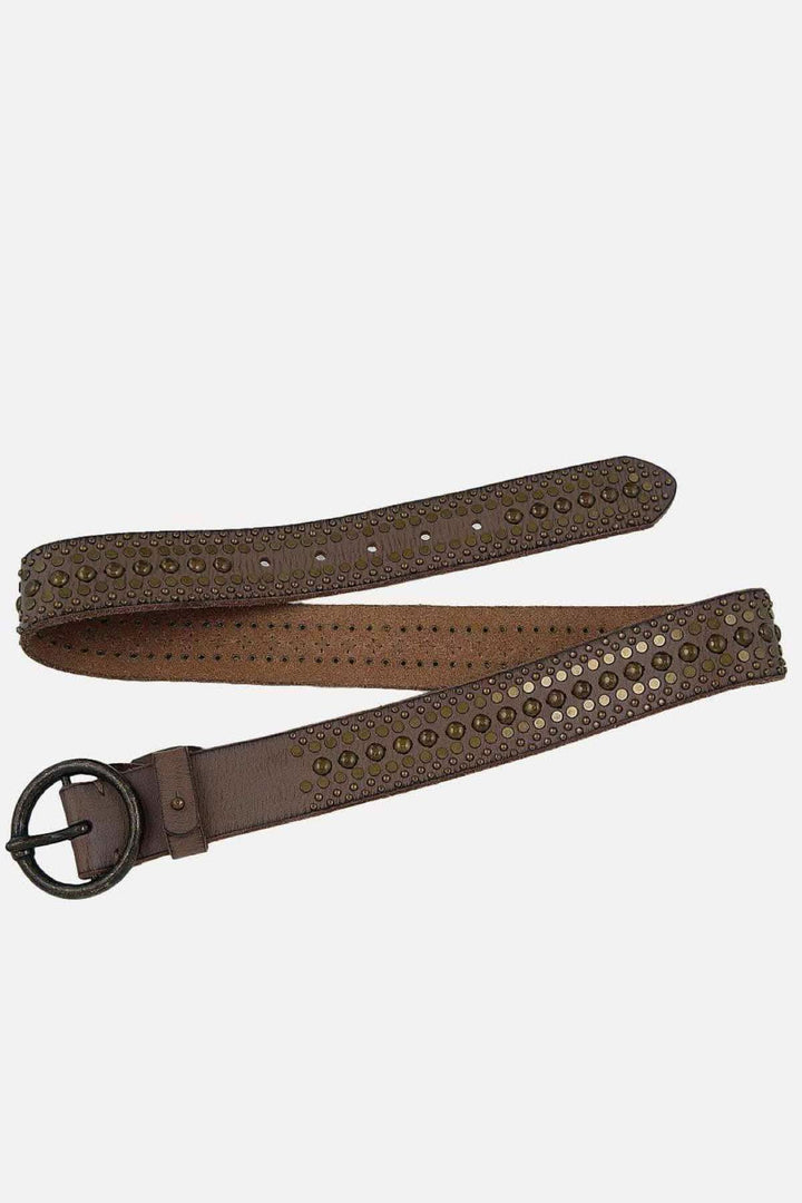 Ceinture en cuir cloutée marron avec clous en bronze vieilli et boucle en métal vintage.