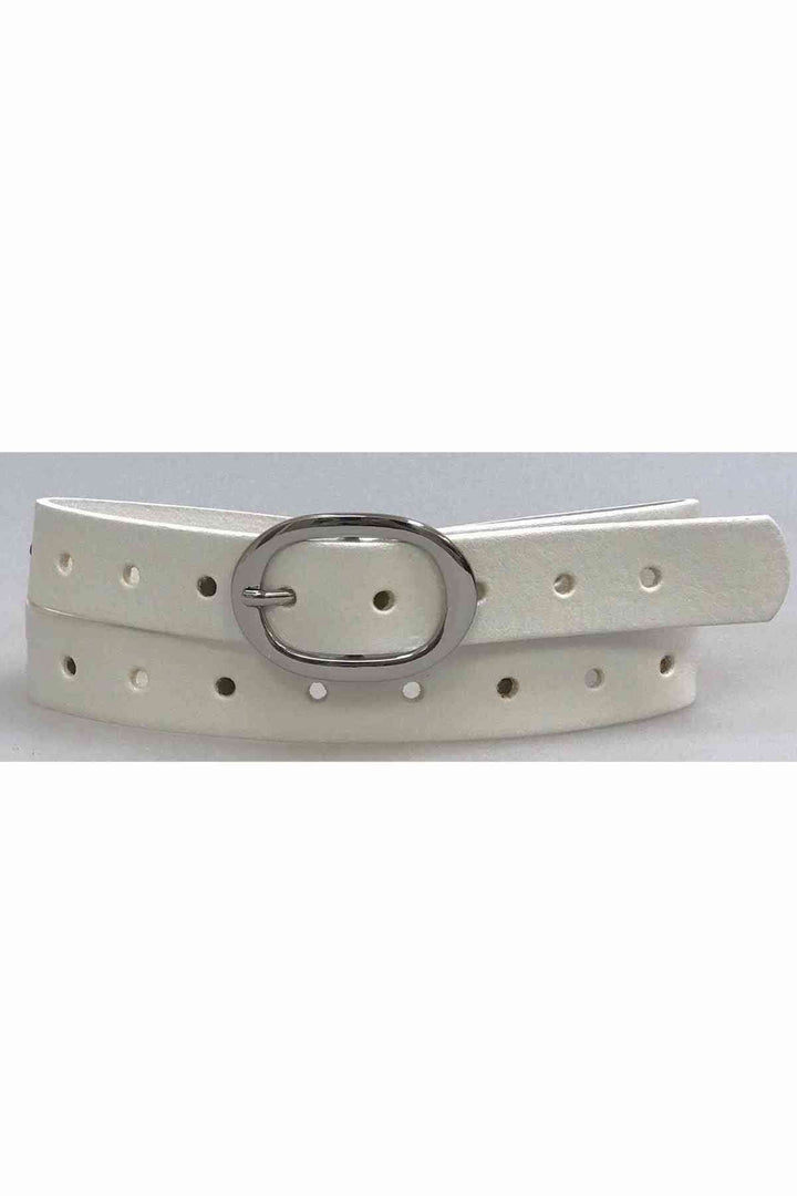 Ceinture en cuir blanc avec boucle en métal argenté, parfaite pour accompagner vos pantalons.