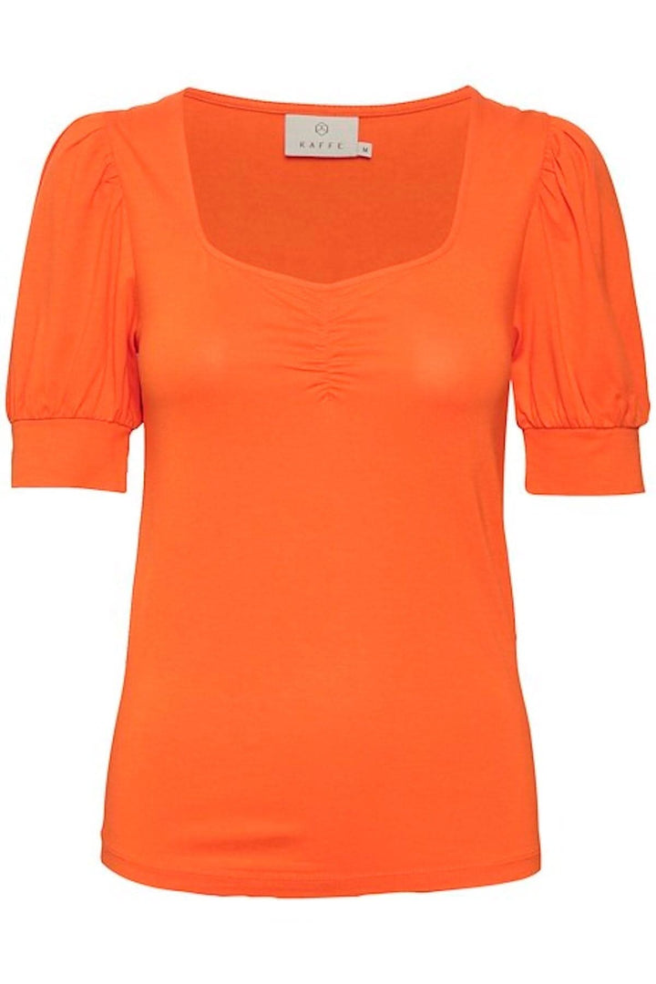 Chandail Silvi orange à manches courtes, encolure carrée, coupe ajustée, style moderne.