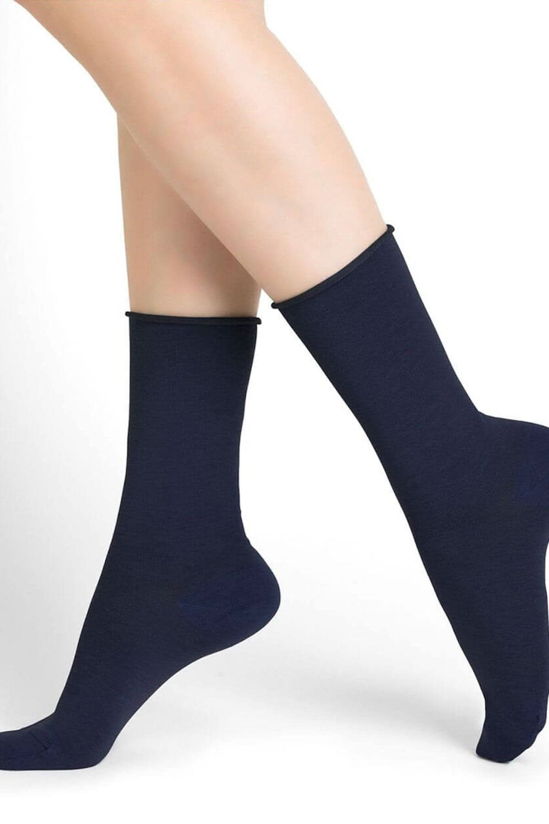 Chaussettes en laine mérinos de couleur navy, offrant chaleur et confort, parfaites pour un usage quotidien.