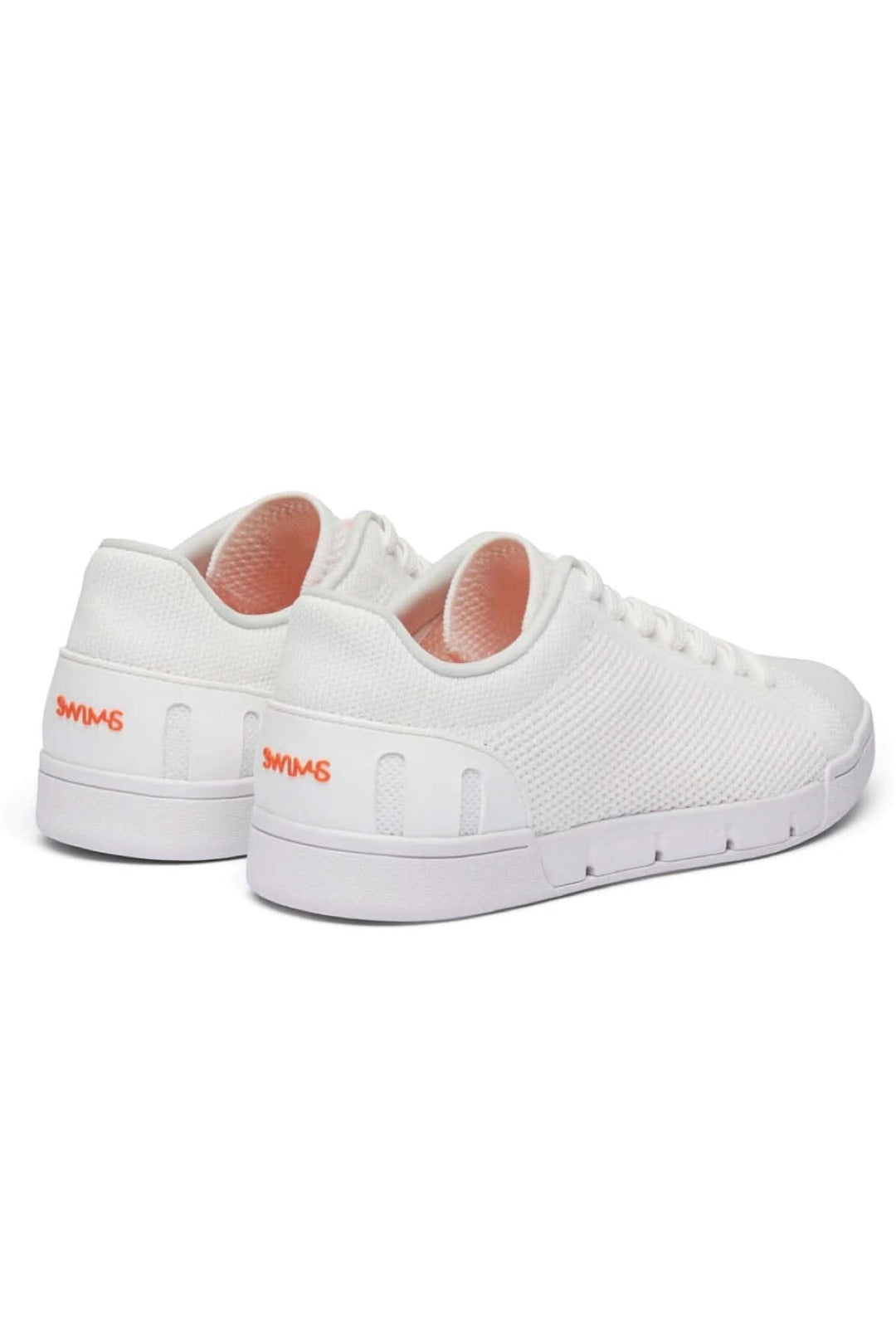Chaussures tricot Breeze Tennis blanches pour hommes, légères et respirantes, conçues pour le confort et l'adhérence.