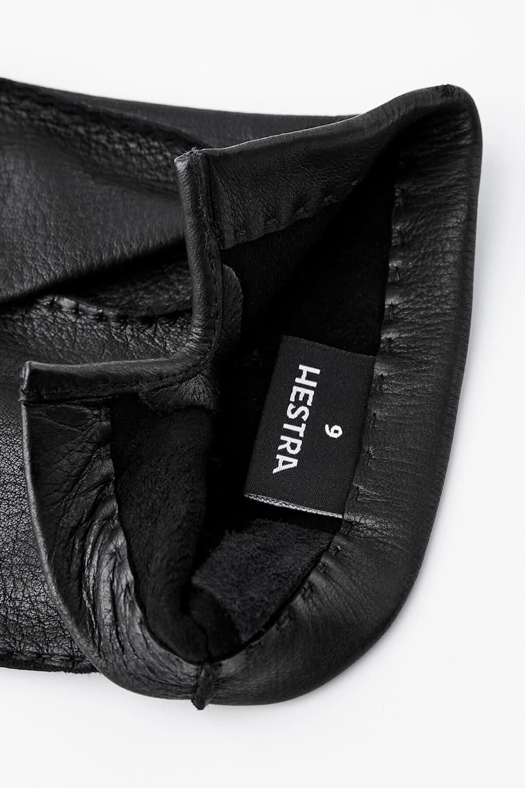Gant de conduite Hestra en cuir noir, intérieur doux, étiquette visible avec taille 9.