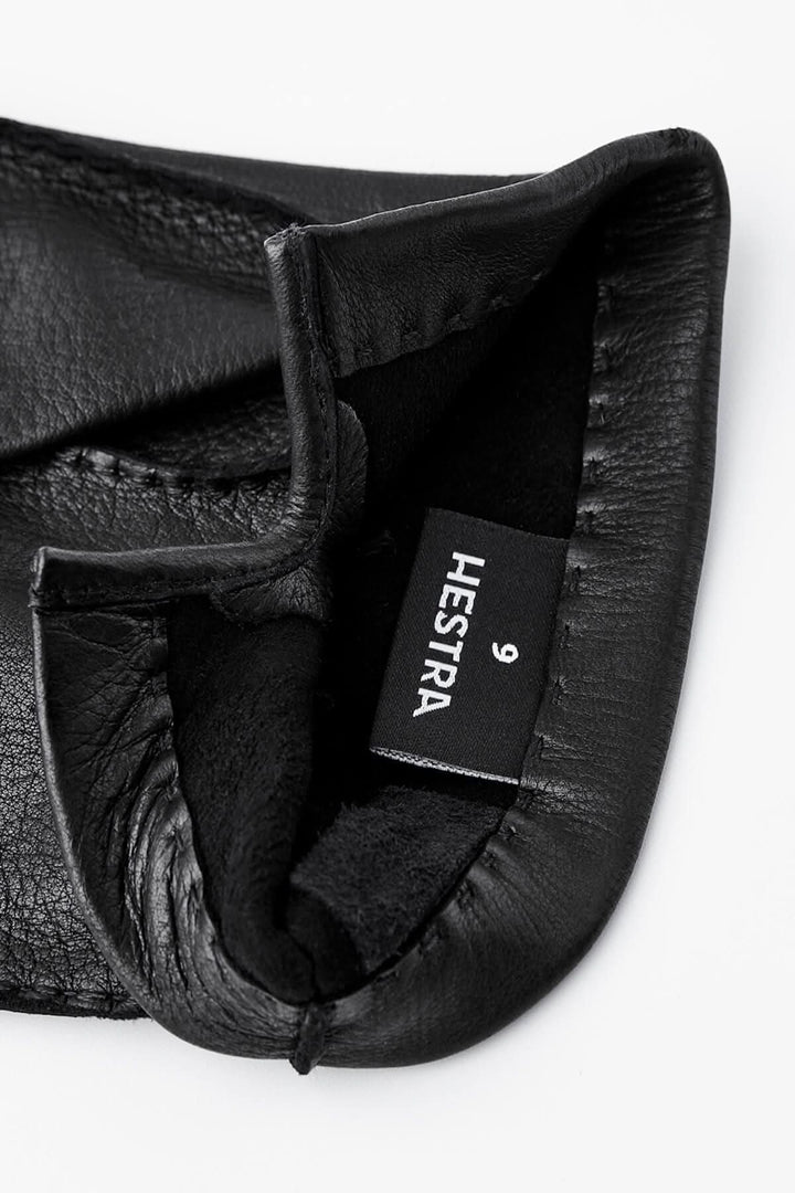 Gant de conduite Hestra en cuir noir, intérieur doux, étiquette visible avec taille 9.
