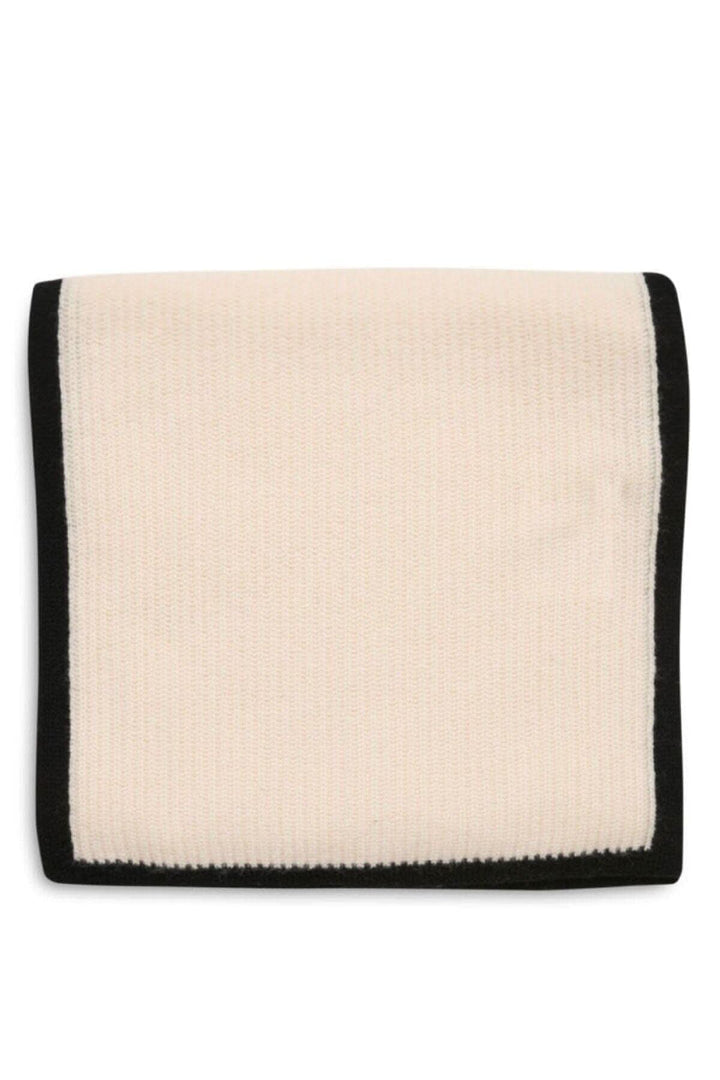 Foulard Pethra élégant en mailles côtelées épaisses avec bord contrasté, couleur crème et noir.